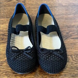 Girls size 2 Rothy’s. Worn about 5 times before they were too small!